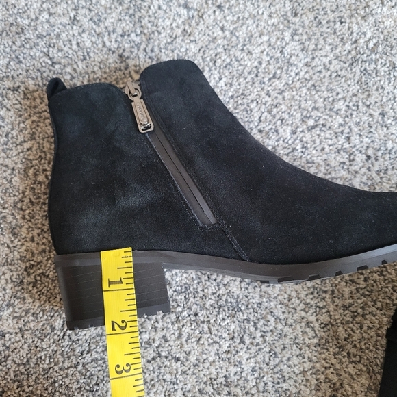 Blondo Ankle Black Booties Suede Leather Waterproof Side Zipper Size 9.5 - Picture 6 of 9